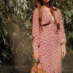 Realisation Par Pink Floral V-Neck Long Sleeve Midi Dress